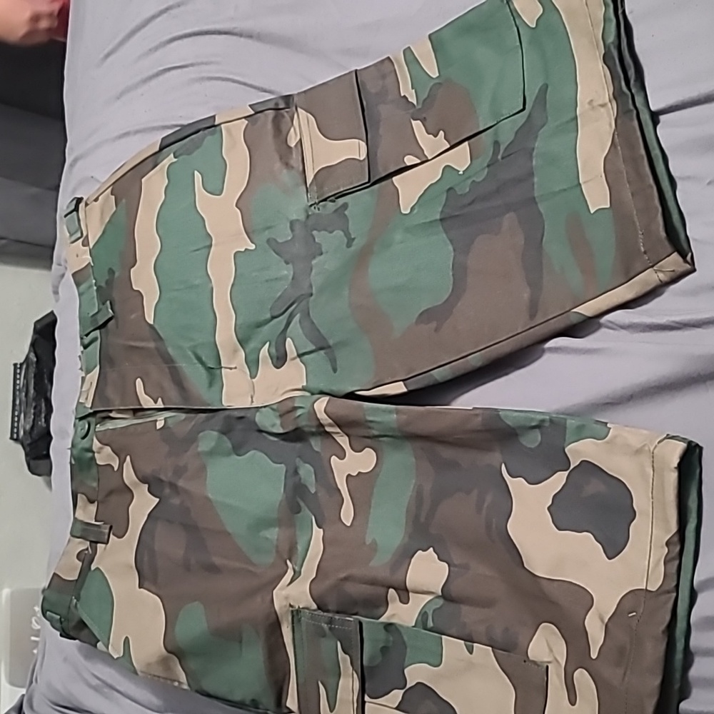 Brand new w/o Regal Wear camo cargo shorts with belt size 36